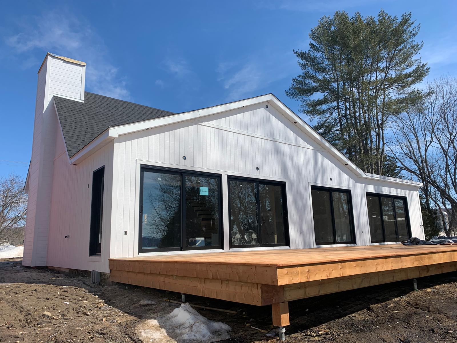 Maison moderne avec terrasse en bois